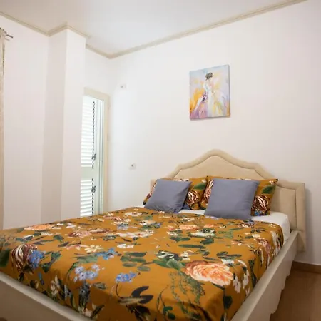 Villa Dyrrahu With Pool & Sea Access