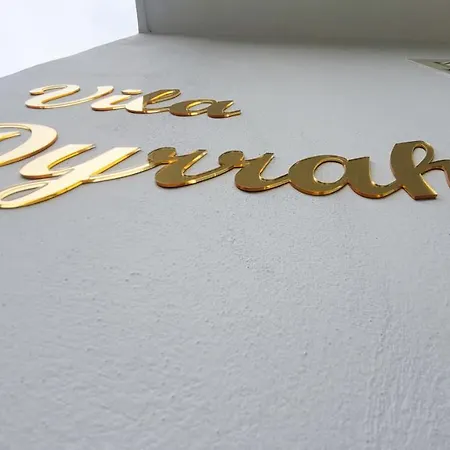 Villa Dyrrahu Golem (Tirana)