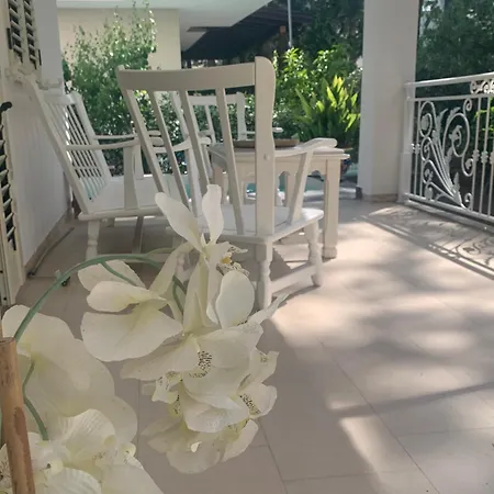 Villa Dyrrahu With Pool & Sea Access