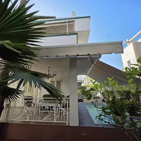 Villa Dyrrahu With Pool & Sea Access *